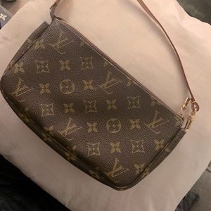 Louis Vuitton pouchette